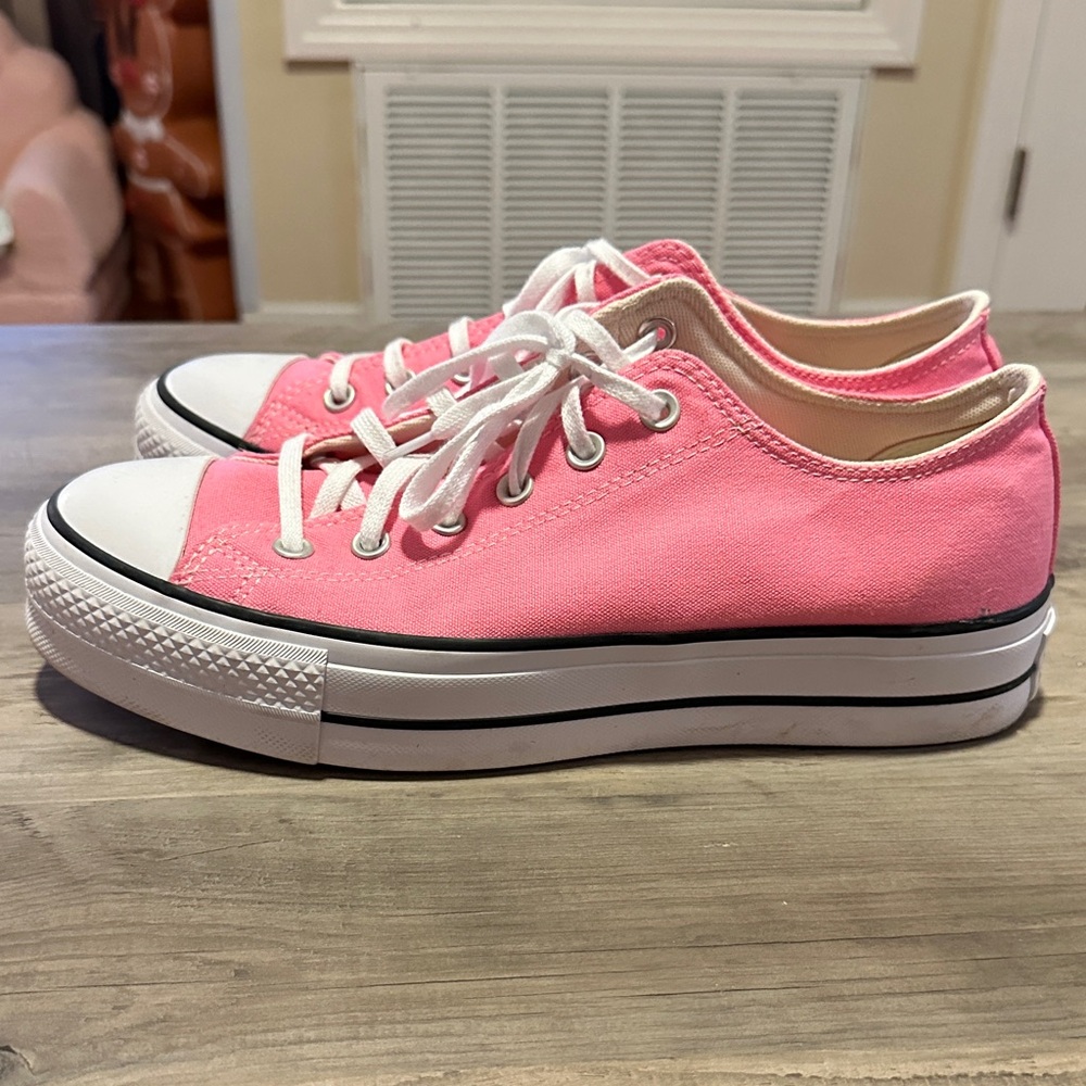 CONVERSE Platform Vibrant Pink Canvas Sneakers WMS SIZE 11